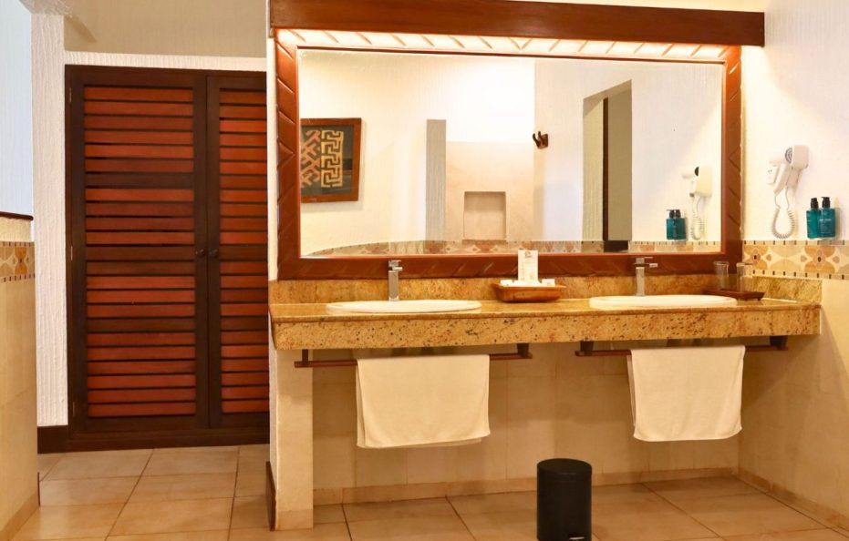 Baobab Beach Resort Suites